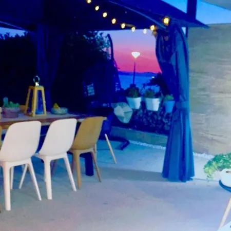 Maris- Beachfront With Exclusive Pool Podstrana