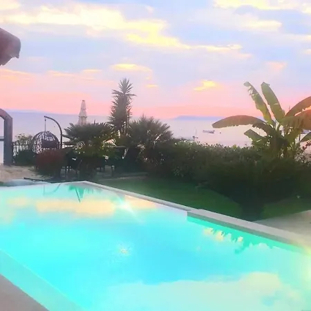 Maris- Beachfront With Exclusive Pool Podstrana