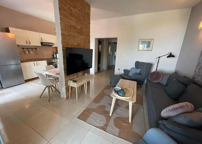 Maris- Beachfront With Exclusive Pool * Podstrana
