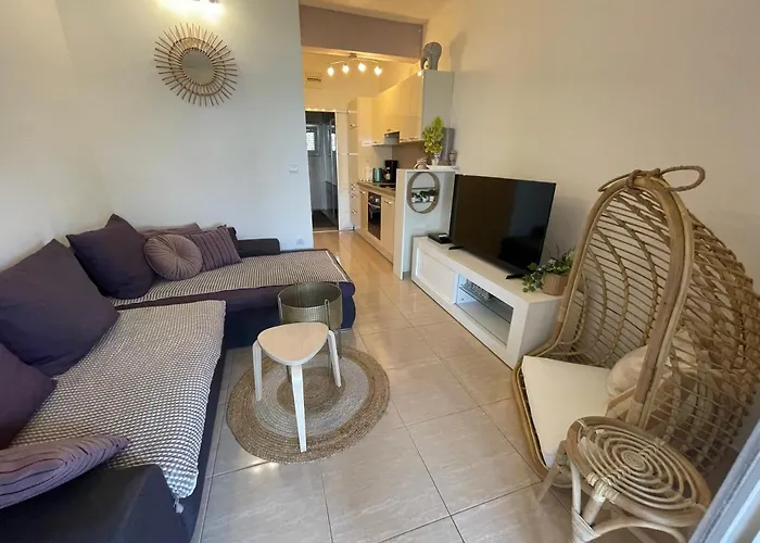 Maris- Beachfront With Exclusive Pool