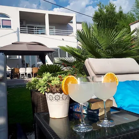 Maris- Beachfront With Exclusive Pool Вилла Подстрана