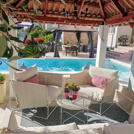 Вилла Maris- Beachfront With Exclusive Pool