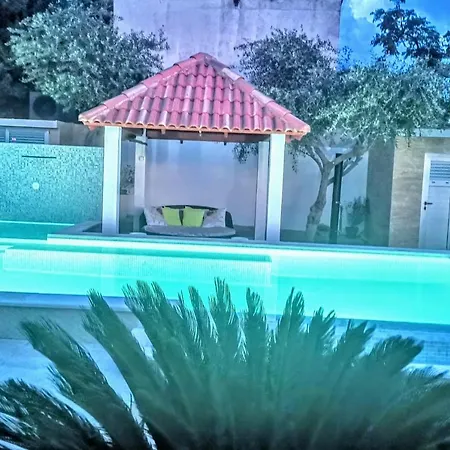 Maris- Beachfront With Exclusive Pool * Podstrana