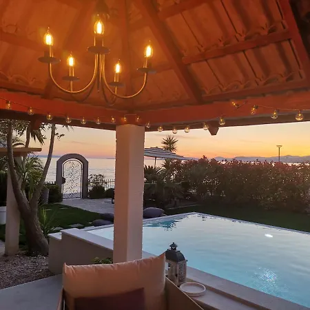Maris- Beachfront With Exclusive Pool Podstrana