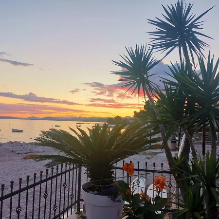 Вилла Maris- Beachfront With Exclusive Pool Подстрана