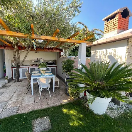 Maris- Beachfront With Exclusive Pool