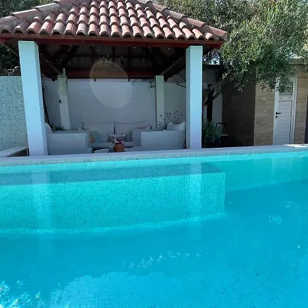 Maris- Beachfront With Exclusive Pool Villa Podstrana
