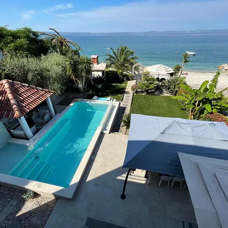 Maris- Beachfront With Exclusive Pool Villa Podstrana