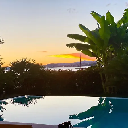 Maris- Beachfront With Exclusive Pool