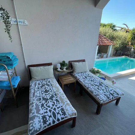 Вилла Maris- Beachfront With Exclusive Pool Подстрана