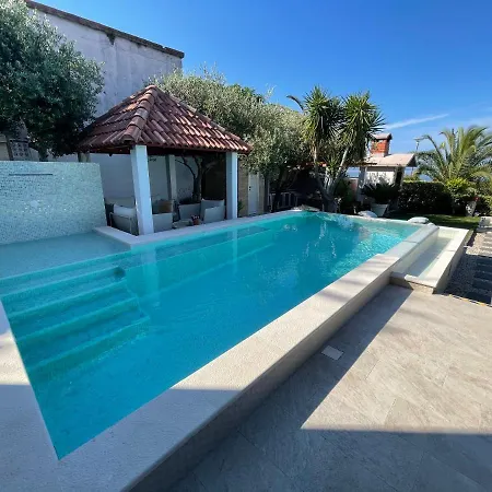 Maris- Beachfront With Exclusive Pool * Podstrana