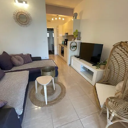 Maris- Beachfront With Exclusive Pool
