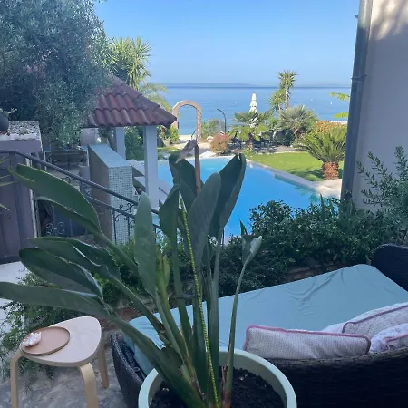 Вилла Maris- Beachfront With Exclusive Pool Подстрана