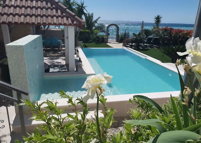 Maris- Beachfront With Exclusive Pool Villa *
