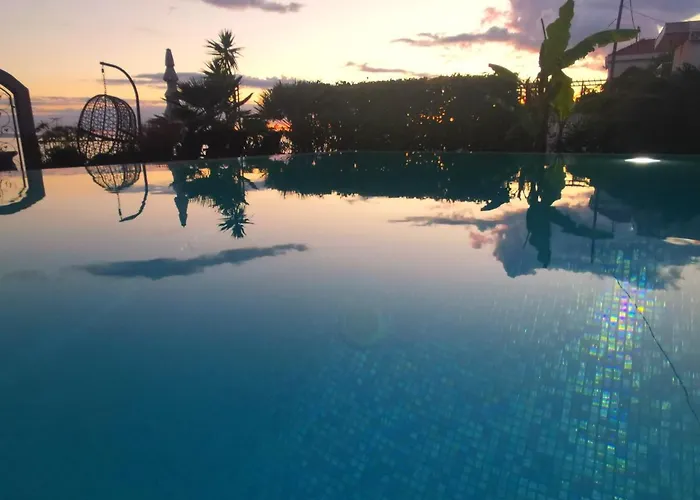 Maris- Beachfront With Exclusive Pool
