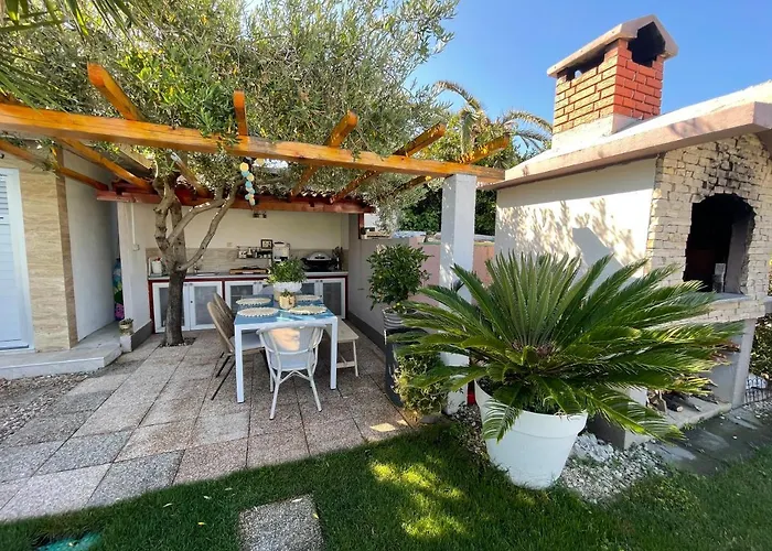 Maris- Beachfront With Exclusive Pool