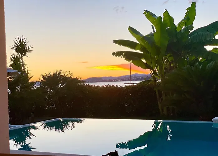 Maris- Beachfront With Exclusive Pool