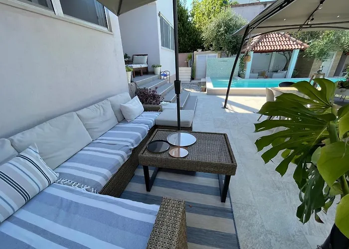 Вилла Maris- Beachfront With Exclusive Pool