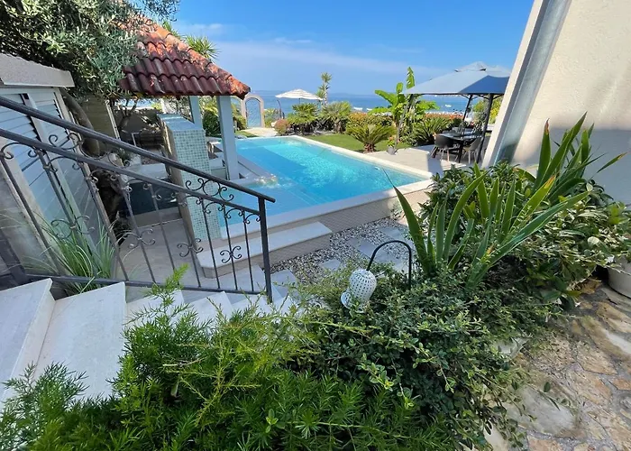 Maris- Beachfront With Exclusive Pool Вилла *