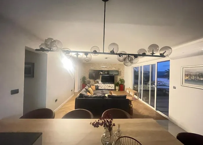 Вилла Maris- Beachfront With Exclusive Pool Подстрана